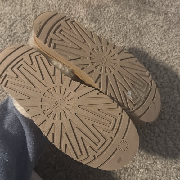 UGG Slippers - Picture 3 of 8